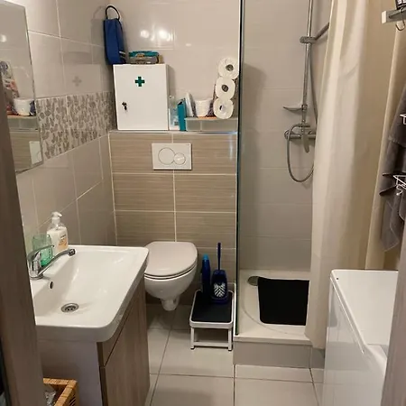 Utulny Byt V Sirsom Centre - Cosy Apartment * Pressburg